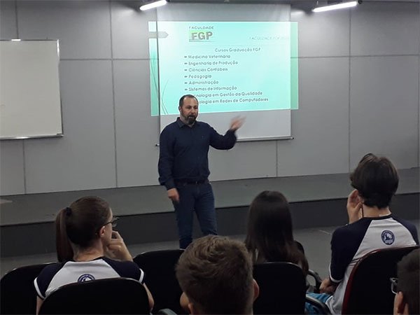 Faculdade-FGP-apresenta-cursos-a-alunos-da-Coedup (1)
