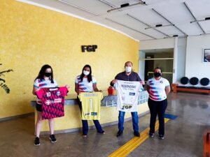FGP patrocina uniforme do futebol feminino de Pederneiras