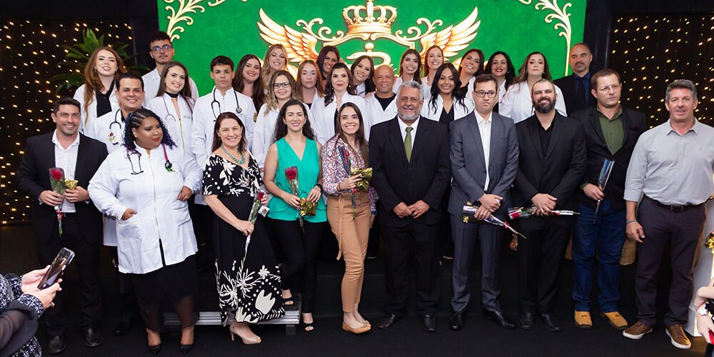 Cerimônia do Jaleco abre a V SEVEPE e marca etapa especial para alunos do 3º ano de Medicina Veterinária Cerimônia do Jaleco abre a V SEVEPE e marca etapa especial para alunos do 3º ano de Medicina Veterinária
