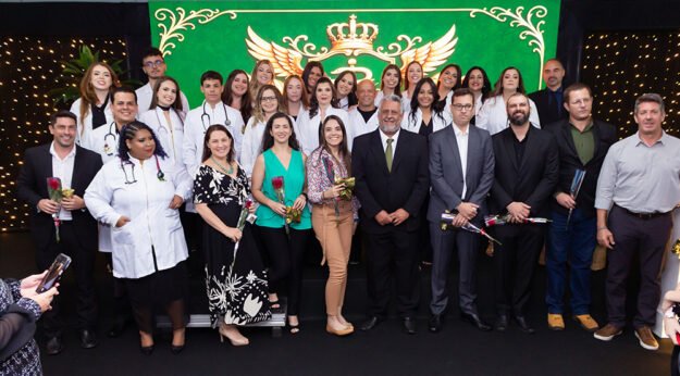 Cerimônia do Jaleco abre a V SEVEPE e marca etapa especial para alunos do 3º ano de Medicina Veterinária Cerimônia do Jaleco abre a V SEVEPE e marca etapa especial para alunos do 3º ano de Medicina Veterinária